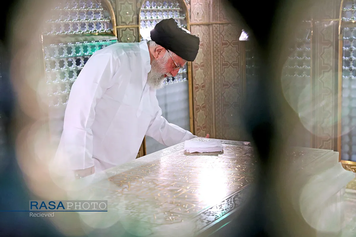 مراسم غبارروبی مضجع شریف حضرت ثامن&zwnj;الحجج حضرت امام رضا علیه&zwnj;السلام با حضور رهبر انقلاب