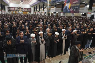 نماز جماعت و عزاداری ظهر عاشورای حسینی در قم