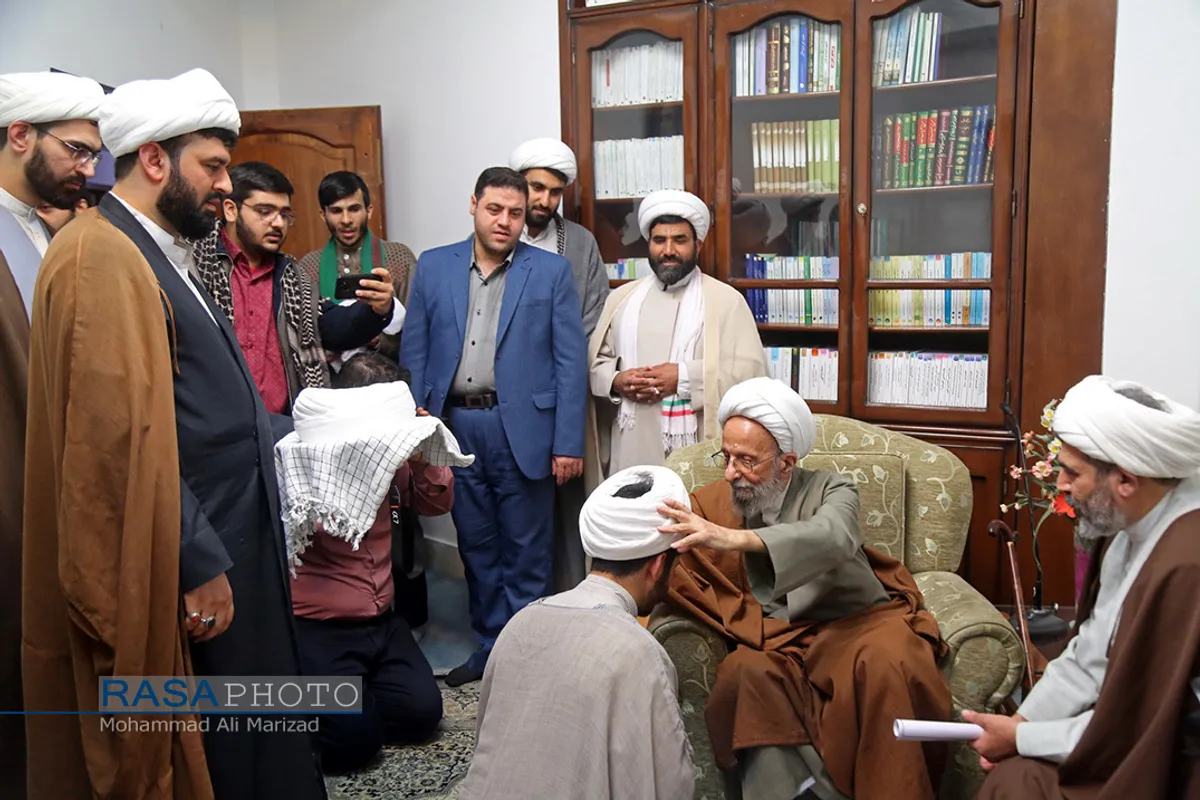 دیدار جمعی از طلاب با علامه مصباح یزدی