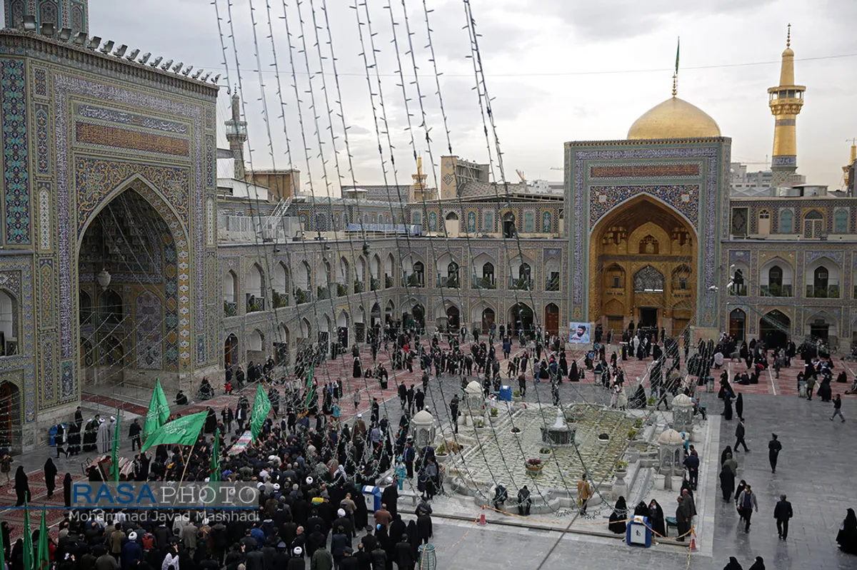 مراسم تشییع پیکر شهید مدافع حرم اصغر پاشاپور&lrm; در حرم امام رضا (ع)