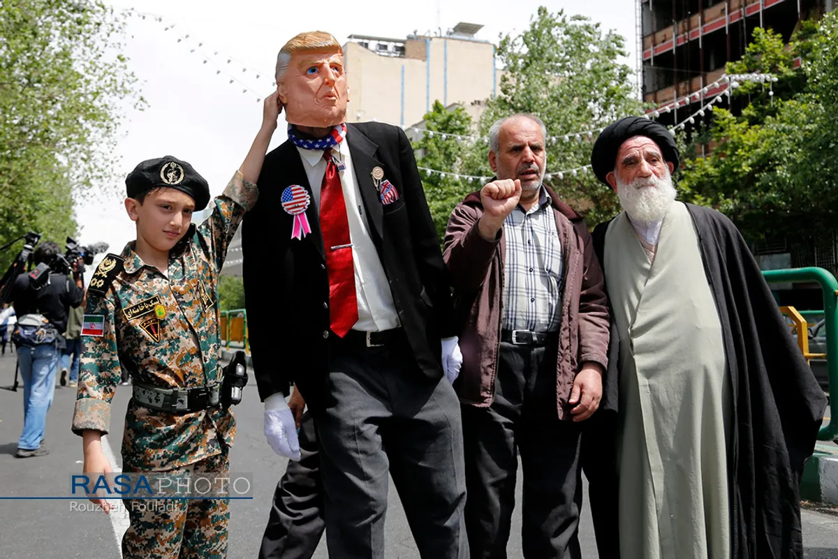 راهپیمایی نمازگزاران تهرانی در حمایت از بیانیه شورای عالی امنیت ملی&lrm;