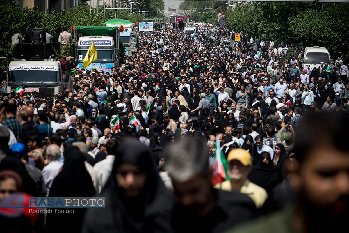 مراسم تشییع پیکر مطهر ۱۵۰ شهید دفاع مقدس در تهران&lrm;