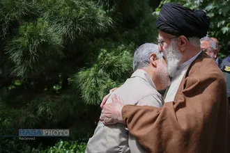 مجموعه&zwnj;ای از عکس&zwnj;های سردار شهید حاج قاسم سلیمانی در کنار رهبر معظم انقلاب