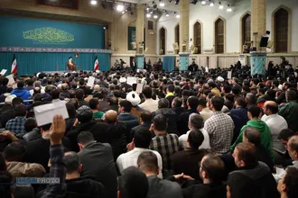 دیدار جمعی از خانواده&zwnj;های شهدای مدافع حرم و مقاومت در پنجمین سالگرد شهید سلیمانی با رهبر انقلاب