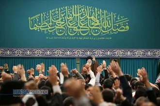 دیدار جمعی از خانواده&zwnj;های شهدای مدافع حرم و مقاومت در پنجمین سالگرد شهید سلیمانی با رهبر انقلاب