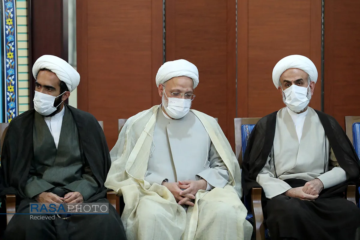 دیدار جمعی از علما و شخصیت&zwnj;های حوزوی با رئیس جمهور