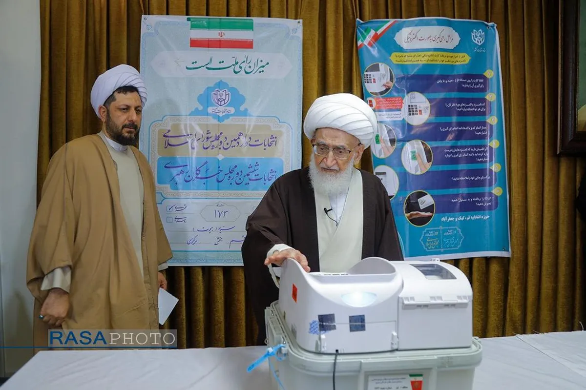 حضور مراجع تقلید در پای صندوق های رای