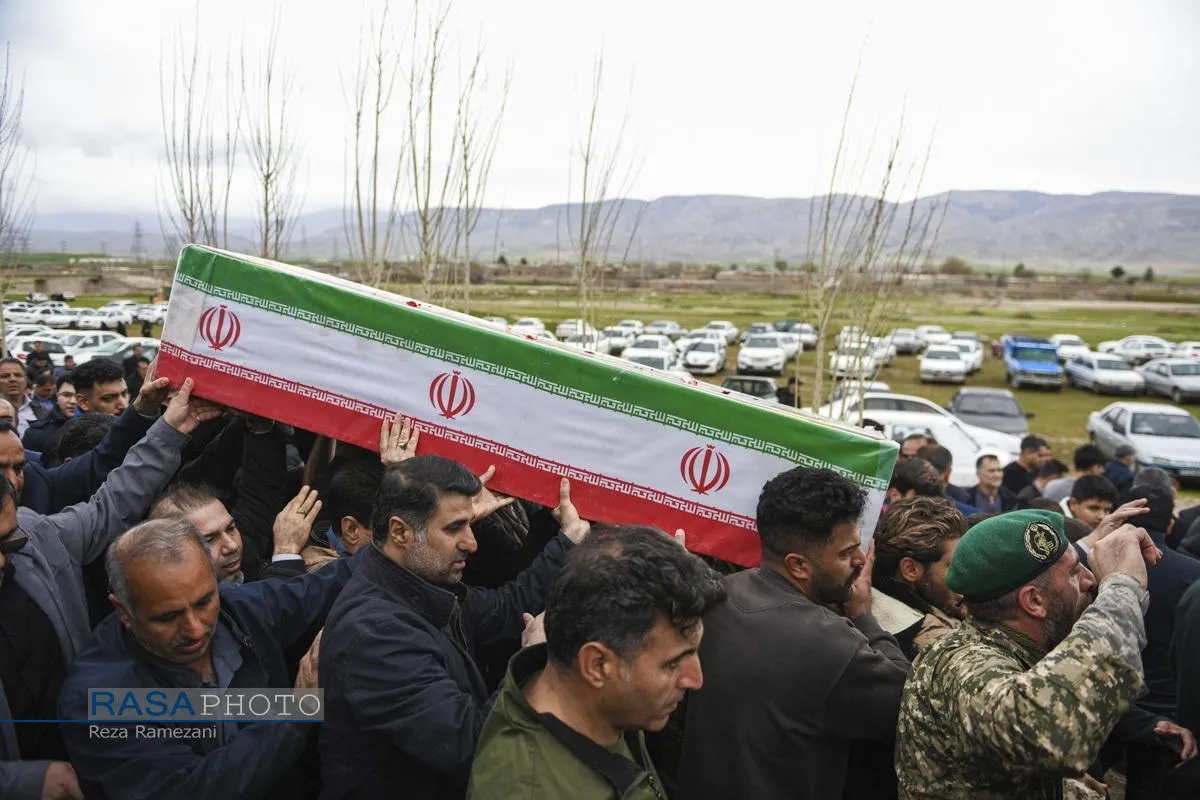 تشییع با شکوه پیکر شهید رسولی بهاروند در روستای ناصروند