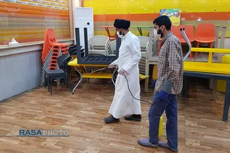 ضدعفونی اماکن مختلف شهرستان خرمشهر توسط طلاب مدرسه علمیه سیدالشهدا&lrm;ء (علیه السلام)