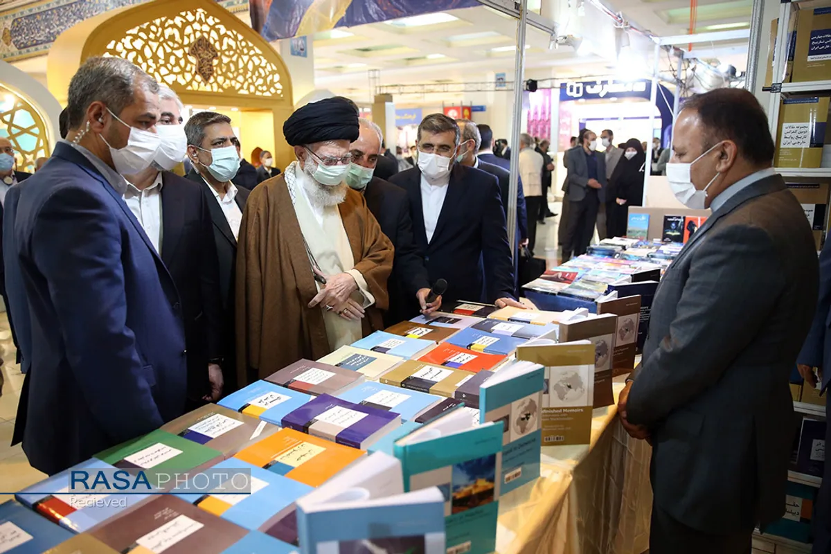 بازدید مقام معظم رهبری از سی و&zwnj;&zwnj; چهارمین نمایشگاه بین&zwnj;المللی کتاب تهران