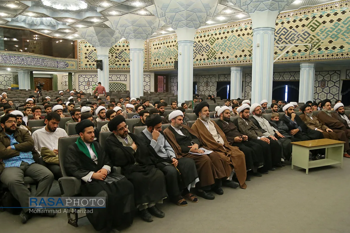 دیدار جمعی از طلاب مدارس علمیه قم با آیت الله مصباح یزدی