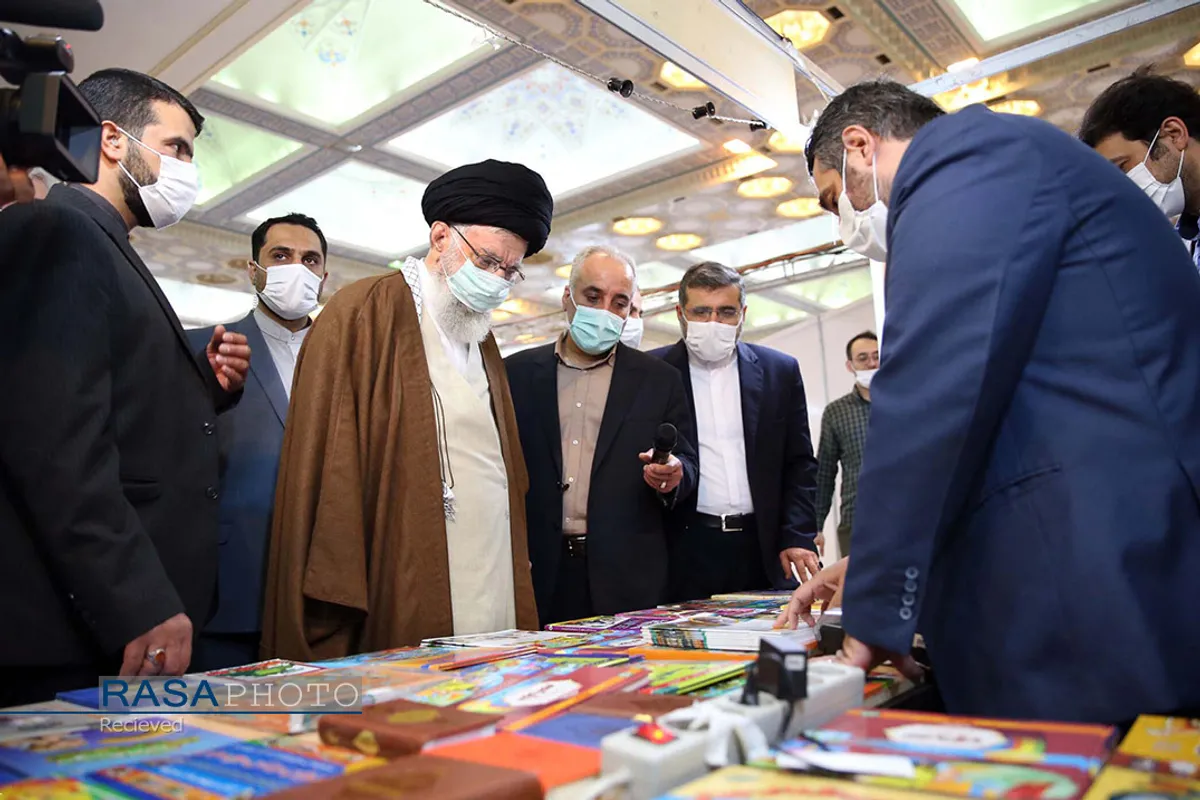 بازدید مقام معظم رهبری از سی و&zwnj;&zwnj; چهارمین نمایشگاه بین&zwnj;المللی کتاب تهران
