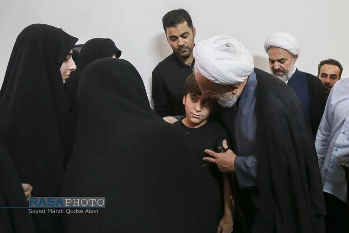 حضور آیت الله محمدی عراقی در منزل سردار شهید اسماعیل شاکری