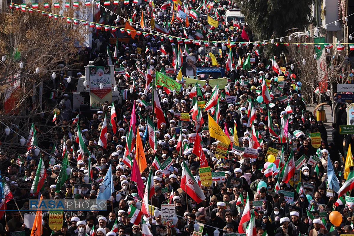 راهپیمایی باشکوه مردم قم در جشن پیروزی انقلاب