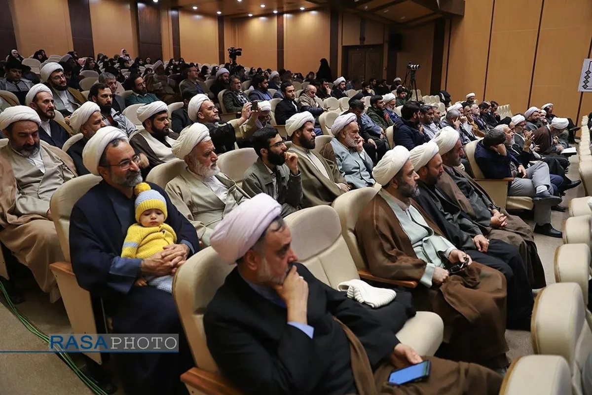 دومین همایش خاطره گویی کارمندان ایثارگر مرکز مدیریت حوزه علمیه