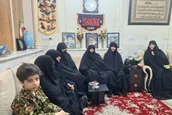 دیدار نوروزی مدیر جامعه‌الزهرا با خانواده شهید مدافع حرم محمدحسین قلعه نوعی