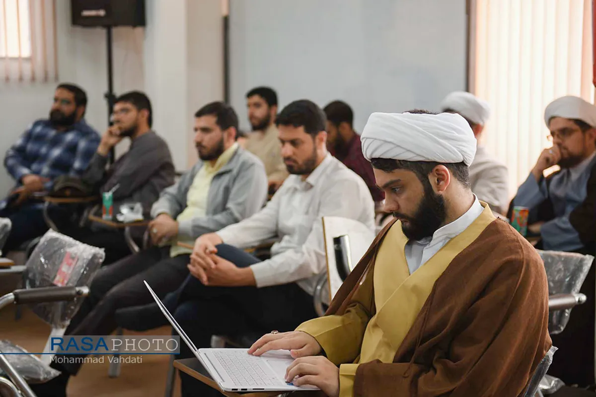 نشست نقد کتاب &laquo;تربیت اسلامی از نگاه رهبر فرزانه&raquo;