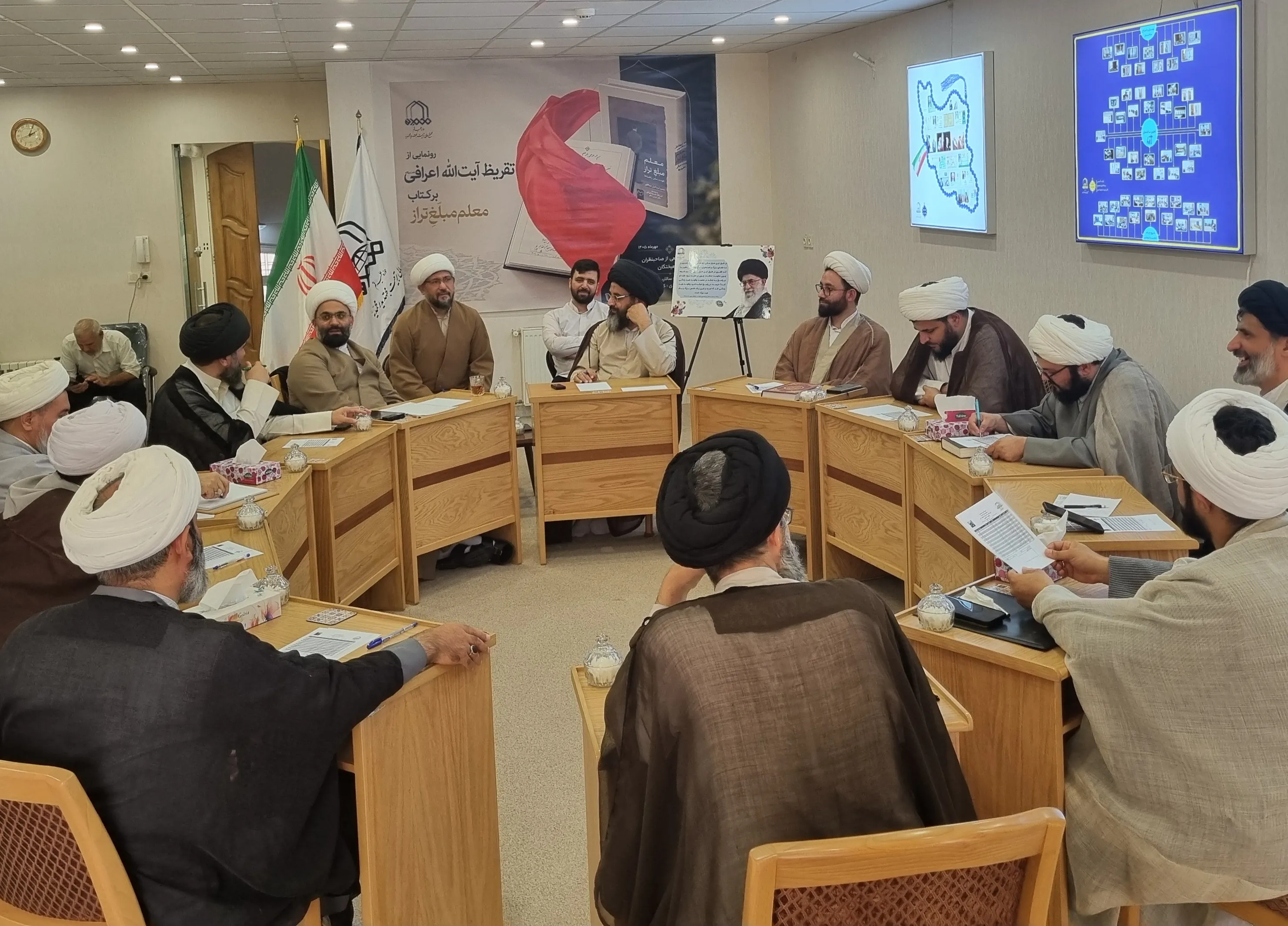 رونمایی از تقریظ آیت الله اعرافی بر کتاب معلم مبلغ تراز