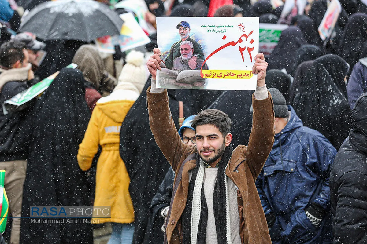 حضور سردار شهید حاج قاسم سلیمانی در راهپیمایی ۲۲ بهمن ۱۳۹۸