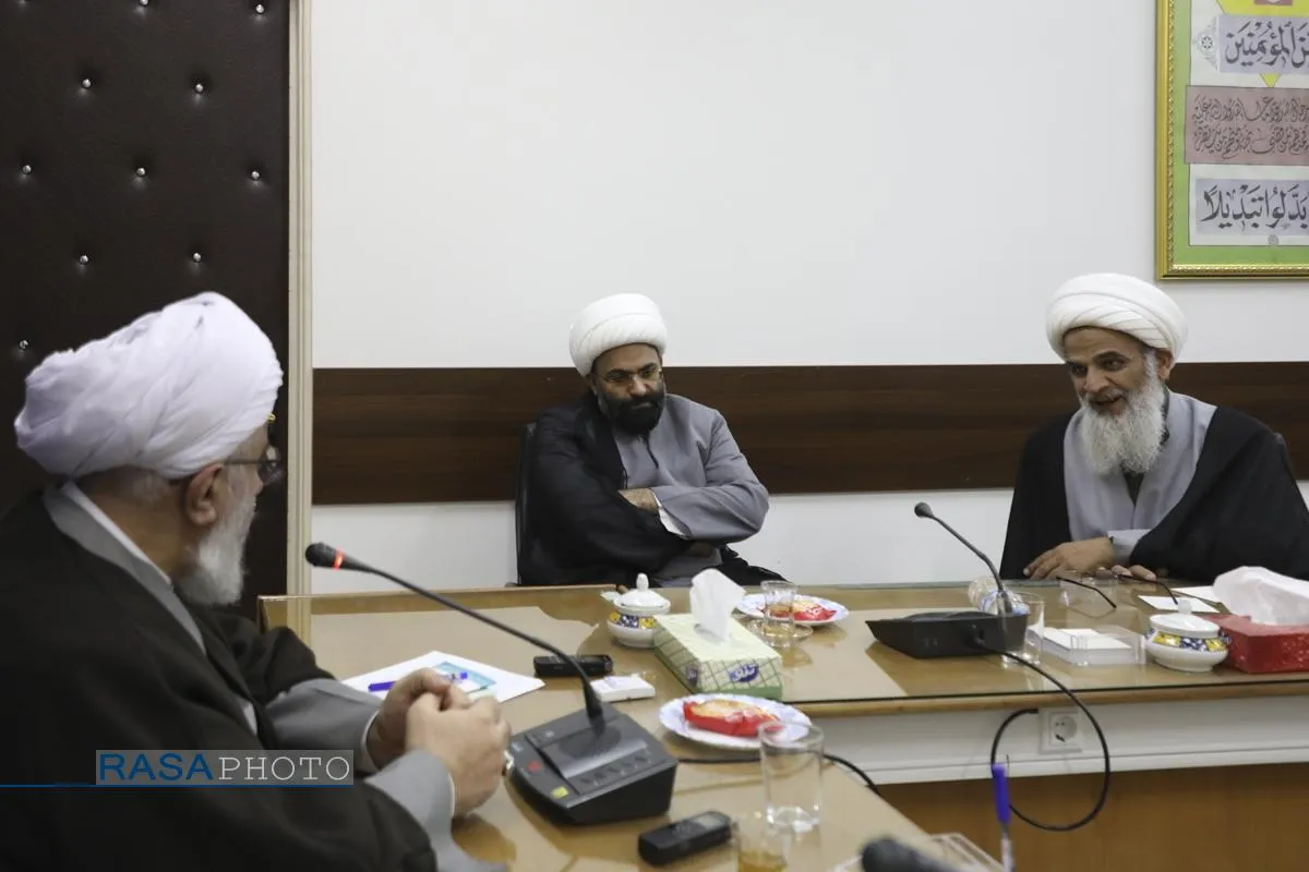دیدار اعضای ستاد کنگره آیت الله یزدی (ره) بادبیرکل مجمع جهانی اهلبیت (ع)