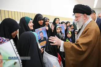 دیدار جمعی از خانواده&zwnj;های شهدای امنیت با رهبر معظم انقلاب