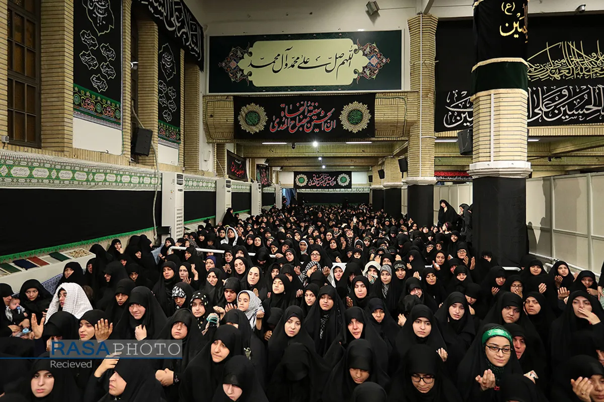 اولین شب مراسم عزاداری حضرت اباعبدالله الحسین (علیه&zwnj;السلام) با حضور رهبر انقلاب امام خامنه ای