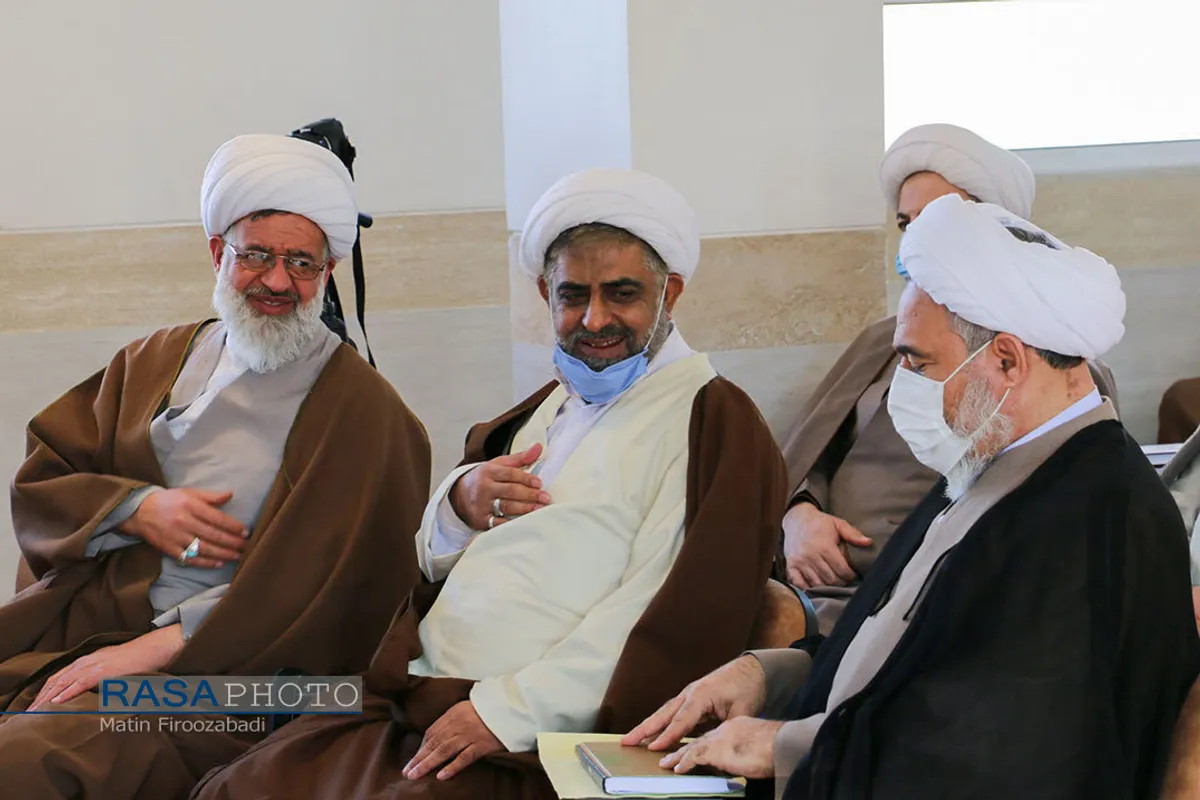 نشست مدیر حوزه علمیه خواهران کشور با هیأت امنا مدارس علمیه خواهران استان اصفهان&lrm;&lrm;