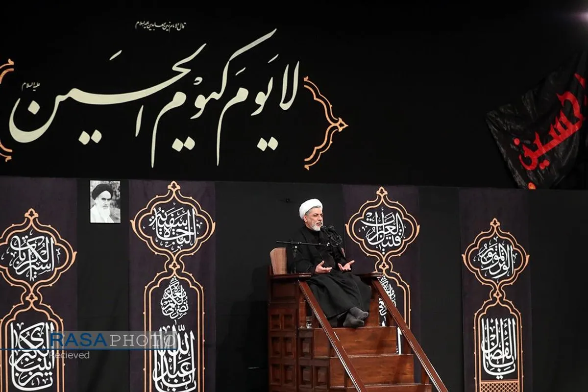 مراسم عزاداری شب عاشورای حسینی (علیه&zwnj;السلام) با حضور رهبر انقلاب