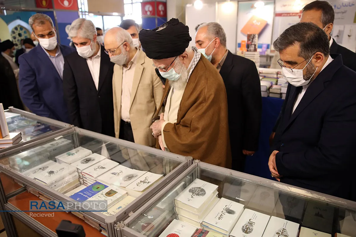 بازدید مقام معظم رهبری از سی و&zwnj;&zwnj; چهارمین نمایشگاه بین&zwnj;المللی کتاب تهران