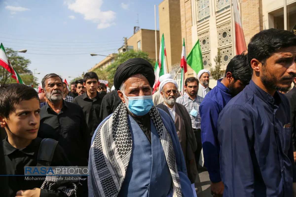 راهپیمایی مردم انقلابی قم علیه اغتشاشگران