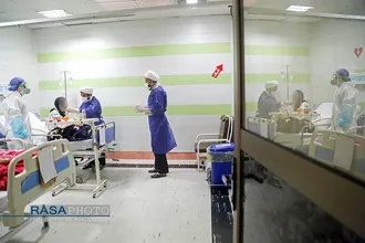حضور جمعی از طلاب در بخش درمانی بیماران کرونایی در شب میلاد امیرالمومنین (علیه السلام)