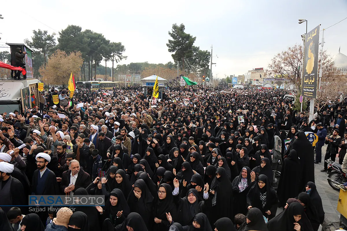 راهپیمایی نمازگزاران جمعه قم در پی شهادت سردار حاج قاسم سلیمانی