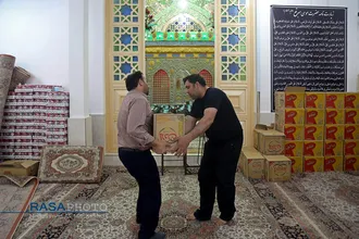 بسته بندی و توزیع ۱۵۰۰ بسته اقلام غذایی و بهداشتی در میان نیازمندان قم