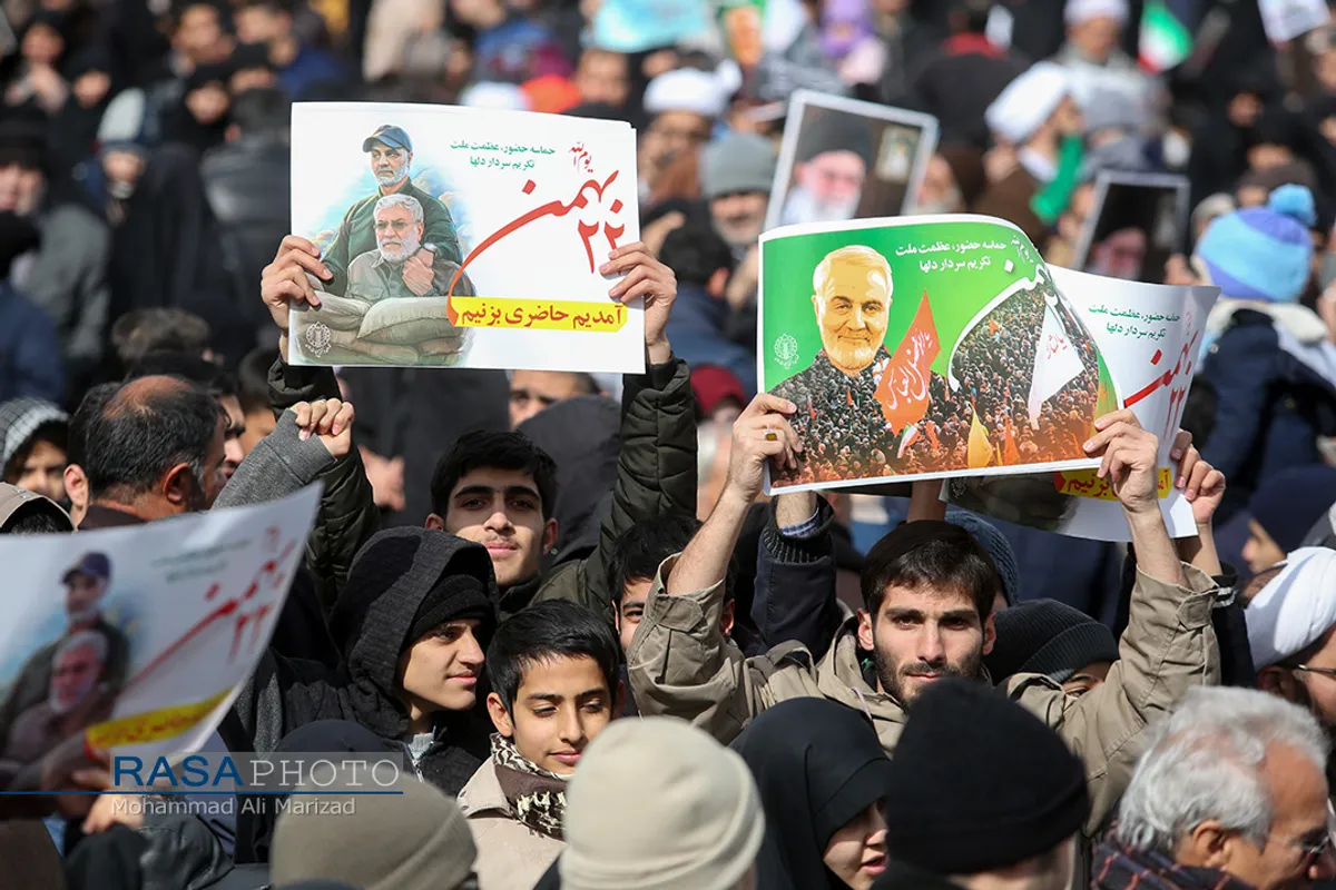 حضور سردار شهید حاج قاسم سلیمانی در راهپیمایی ۲۲ بهمن ۱۳۹۸