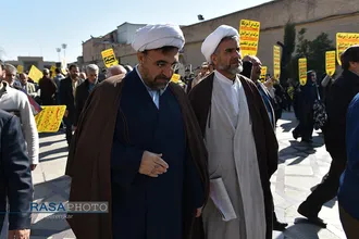 راهپیمایی نمازگزاران شیراز در حمایت از عزت و اقتدار نظام اسلامی