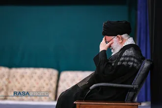 مراسم عزاداری شب عاشورای حسینی (علیه&zwnj;السلام) با حضور رهبر انقلاب