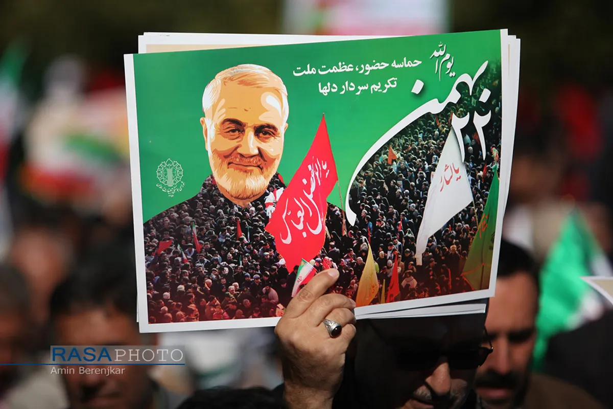 حضور سردار شهید حاج قاسم سلیمانی در راهپیمایی ۲۲ بهمن ۱۳۹۸