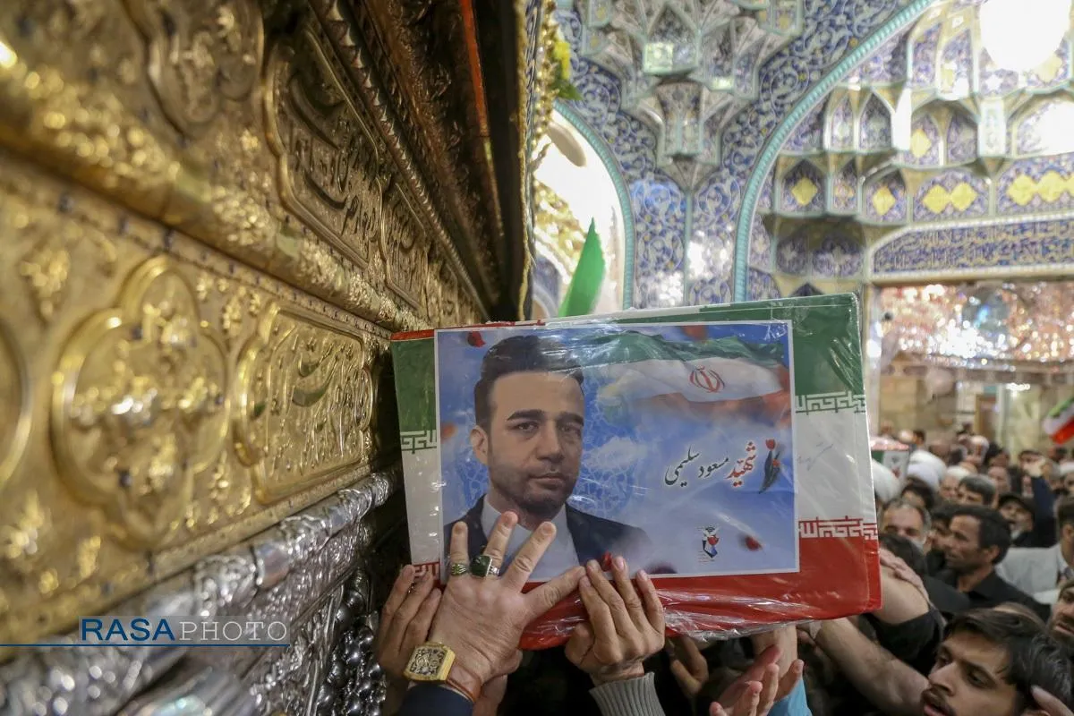 آئین وداع و تشییع ۱۸ شهید جنگ رمضان در قم