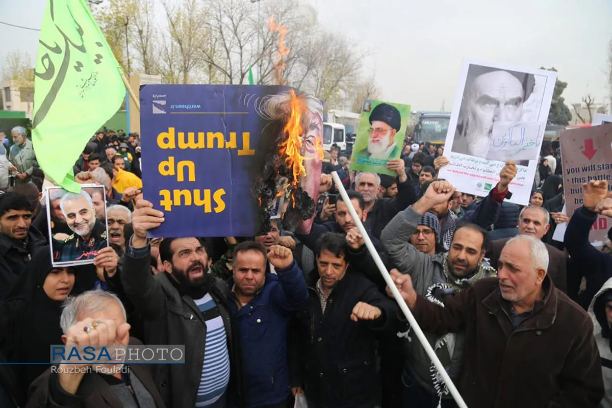 راهپیمایی نمازگزاران تهرانی در حمایت از عزت و اقتدار نظام اسلامی