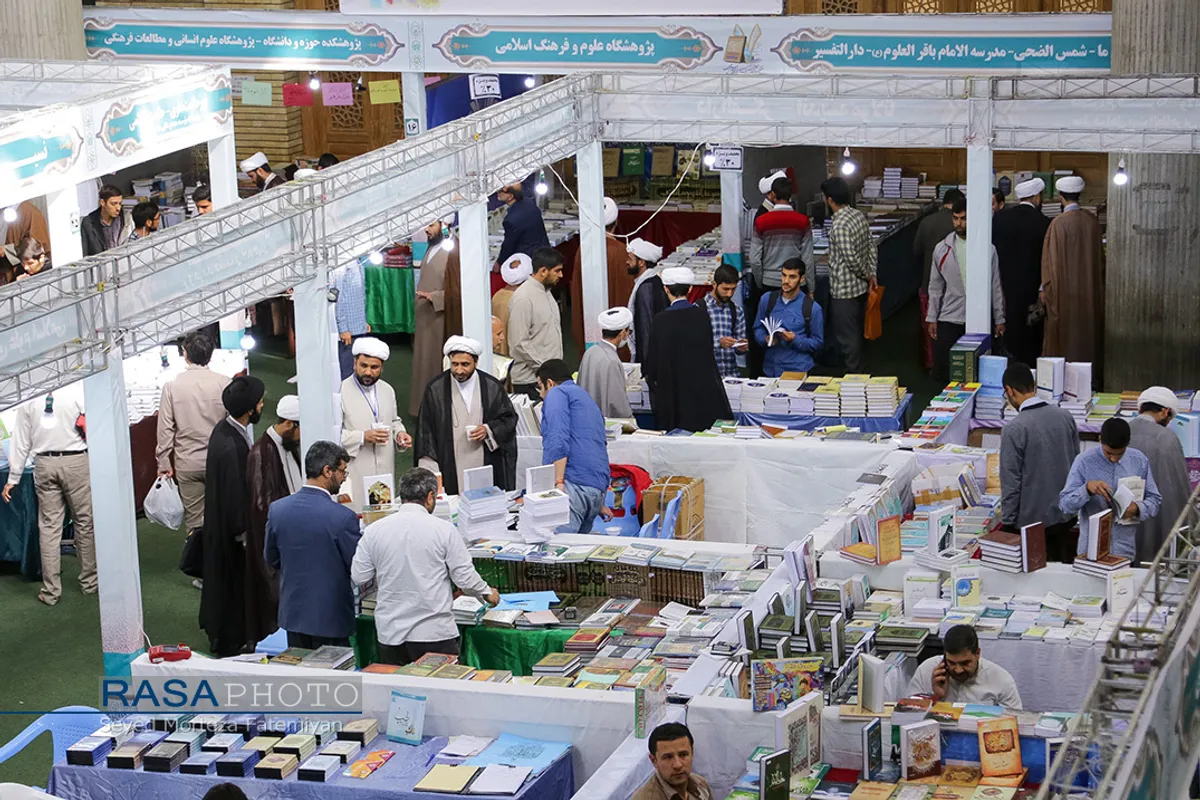 بازدید حجت الاسلام والمسلمین مروی از &laquo;هفتمین نمایشگاه تخصصی کتب حوزوی و معارف اسلامی&raquo;
