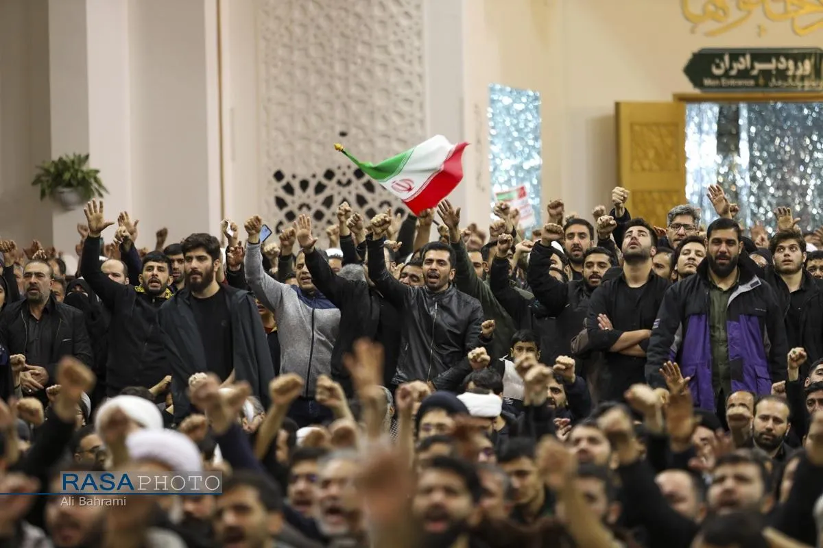 تجمع مردم قم در پی اعلام خبر شهادت رهبر معظم انقلاب
