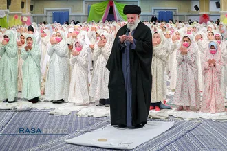 مراسم جشن تکلیف دختران دانش&zwnj;آموز با حضور مقام معظم رهبری