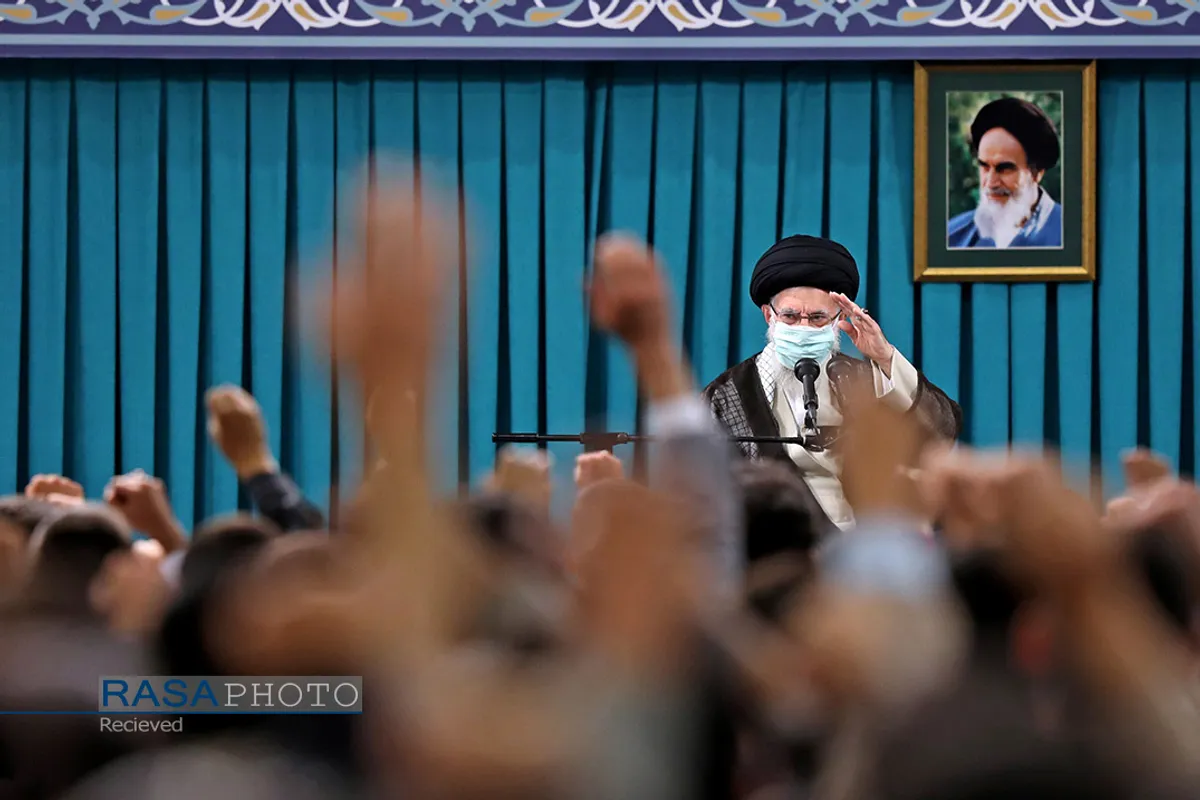 دیدار جمعی از دانش&zwnj;آموزان با مقام معظم رهبری