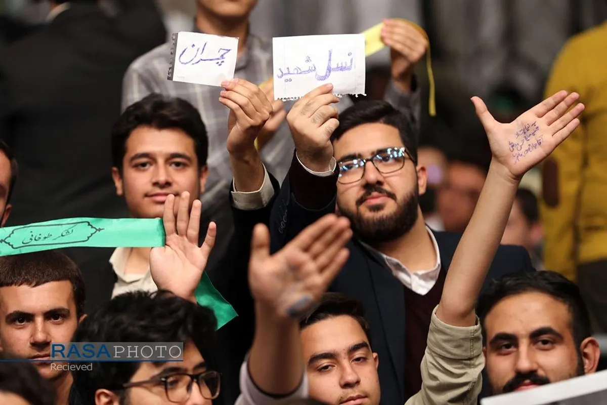 دیدار دانش&zwnj;آموزان و دانشجویان با مقام معظم رهبری