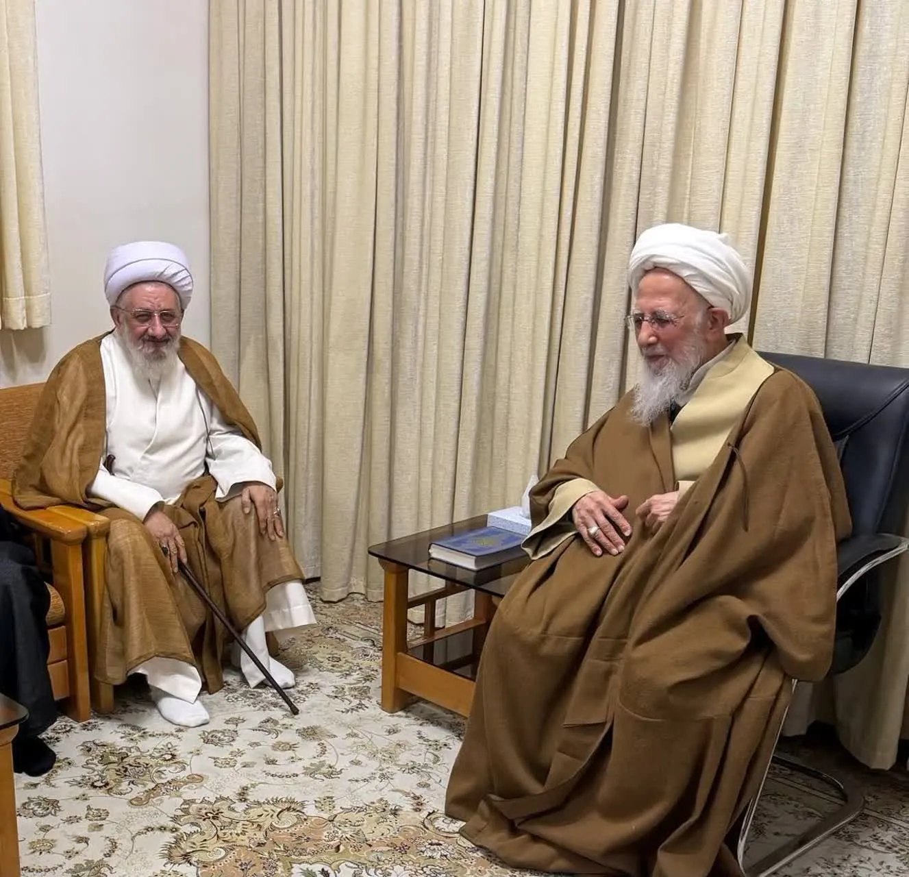 رهبر شهید هستی خویش را در راه صیانت از دین، عزت امت و استقلال کشور به میدان آوردند