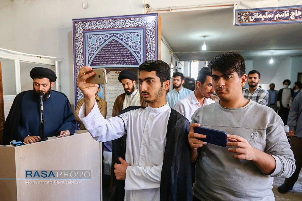 جشن عمامه&zwnj;گذاری طلاب توسط حضرت آیت الله سبحانی