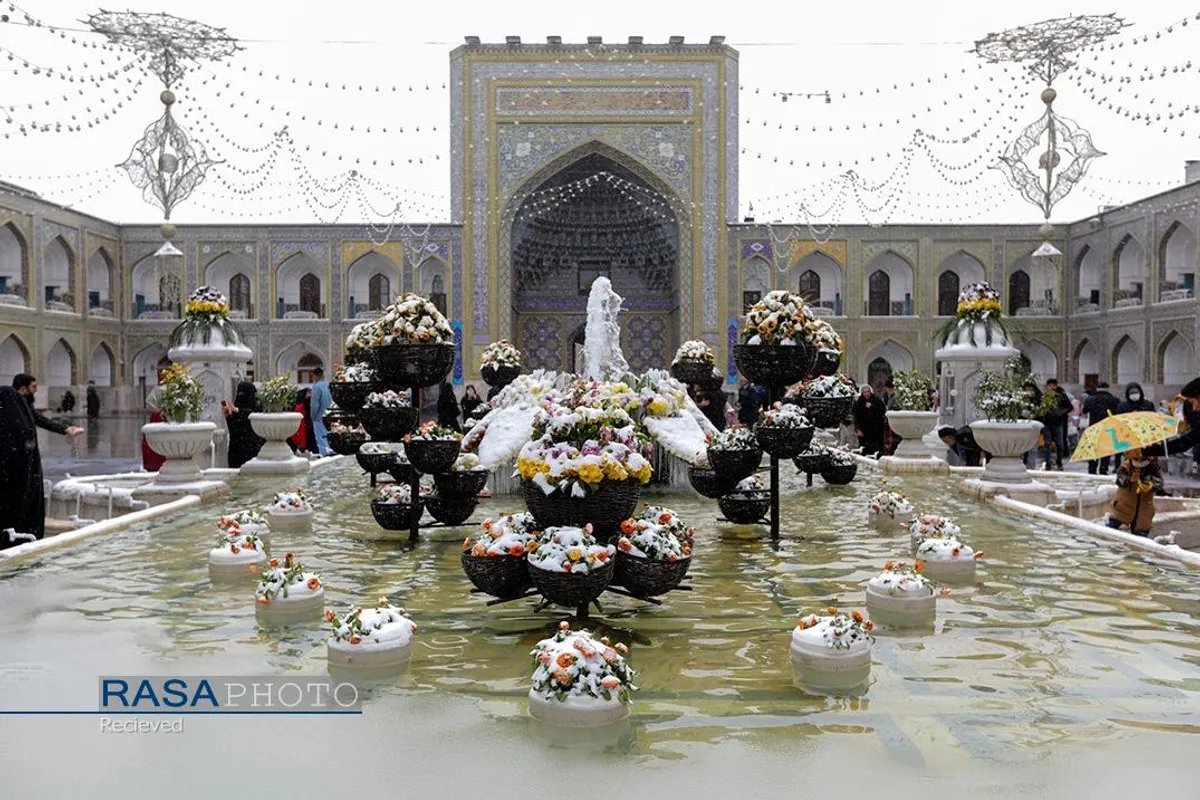 بارش برف در حرم مطهر رضوی