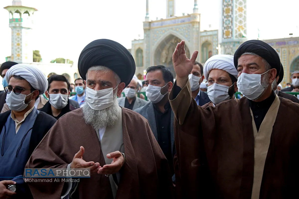 مراسم نماز بر پیکر آیت الله فاضلیان
