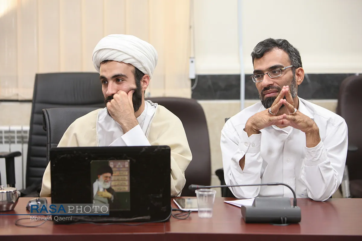 گعده یادداشت خوانی نویسندگان حوزوی