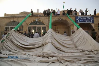 اهتزاز خیمه عزای حضرت ابا&zwnj;عبد&zwnj;الله&zwnj;الحسین (علیه السلام) در حرم امام زاده موسی مبقع قم در آستانه محرم